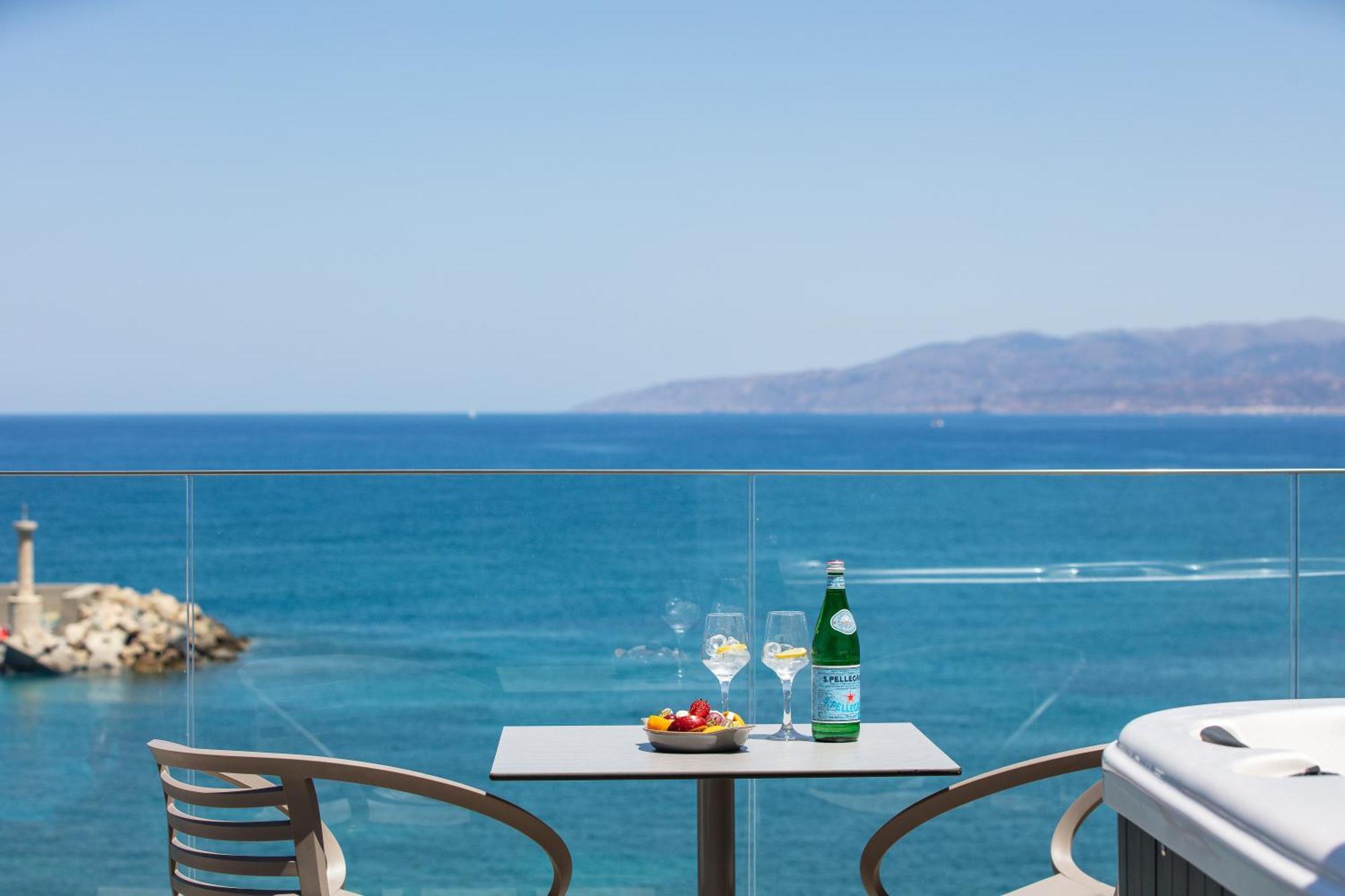 Skipper Beachfront Suites Hersonissos  Ngoại thất bức ảnh